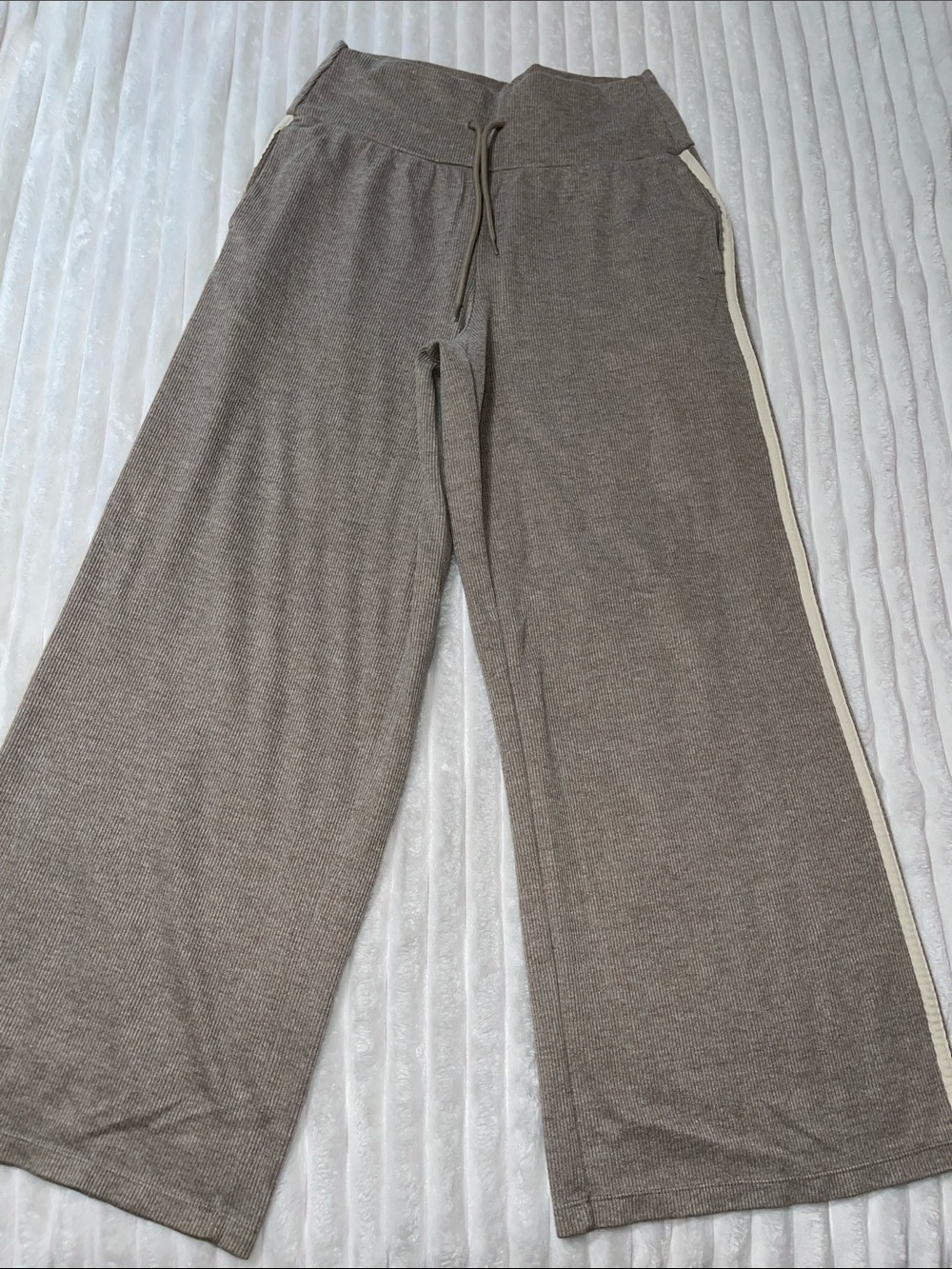 HALARA Wide-Leg Knit Pants in Taupe with Cream Side Stripe | Size Medium ?